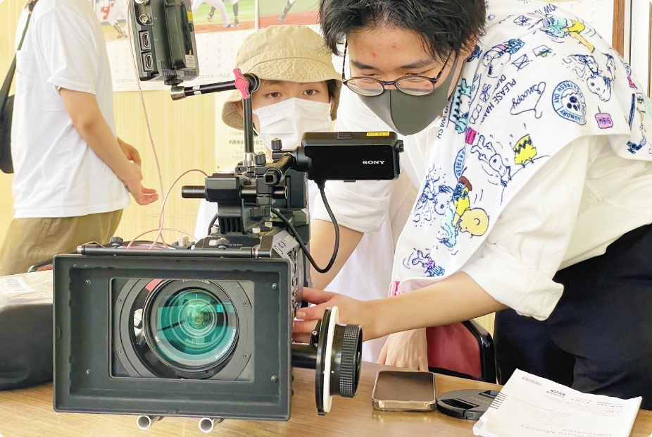 本格的なシネマカメラやレンズを使った撮影